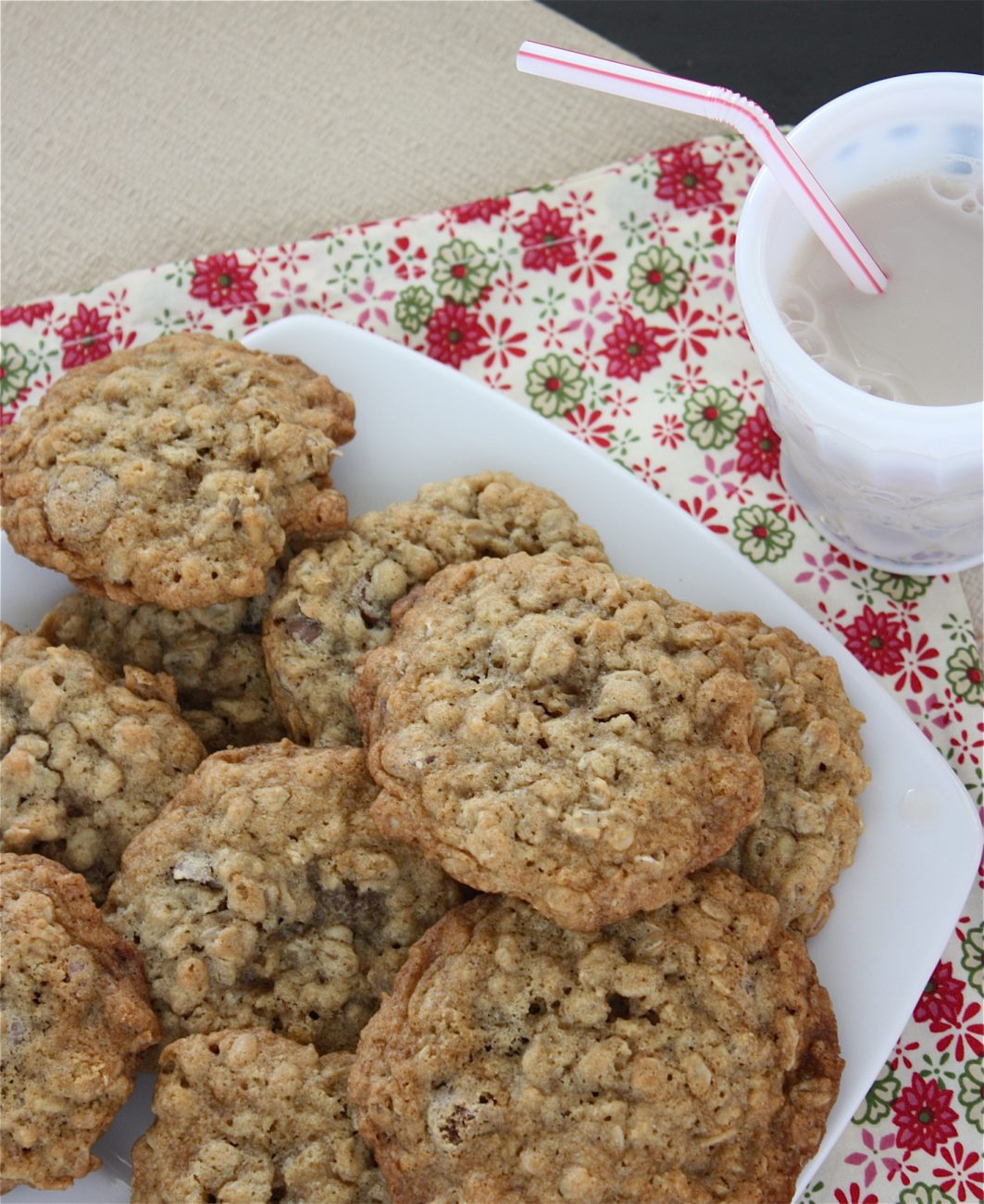 Chewy Oatmeal Chocolate Chip Cookies