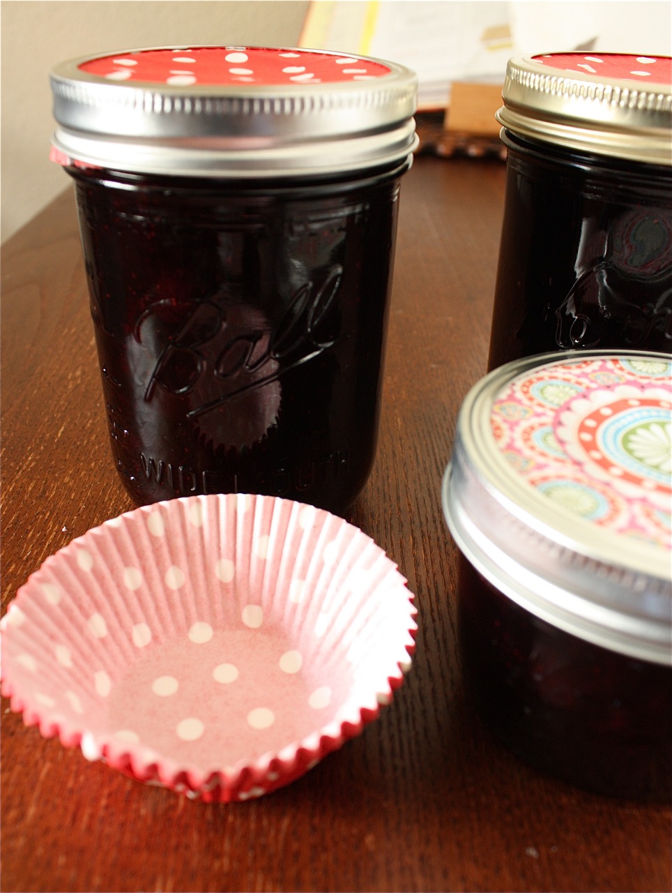 A Super Neat + Cute Trick for Decorating Cute Jam Jars